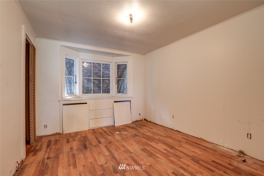 10640 Riviera Place Northeast Seattle, WA 98125 - Photo 8 of 22 Gallery Image 8