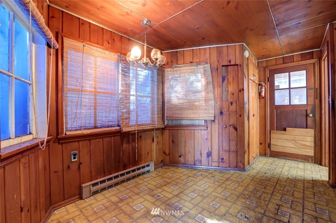 10640 Riviera Place Northeast Seattle, WA 98125 - Photo 9 of 22 Gallery Image 9