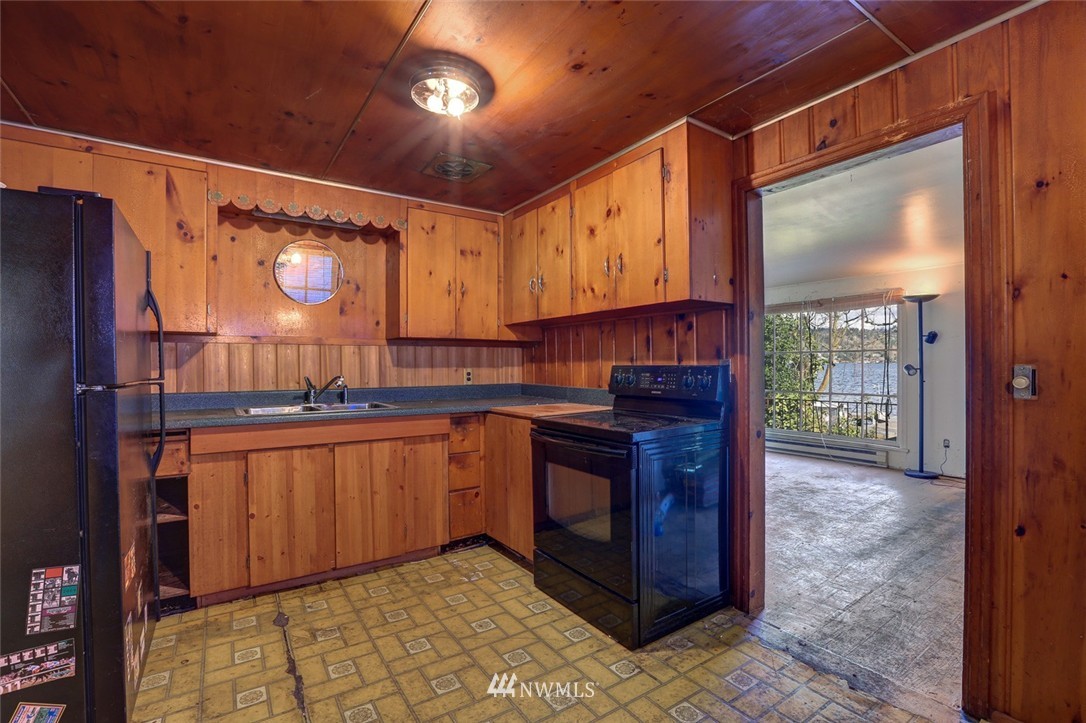 10640 Riviera Place Northeast Seattle, WA 98125 - Photo 10 of 22 Gallery Image 10