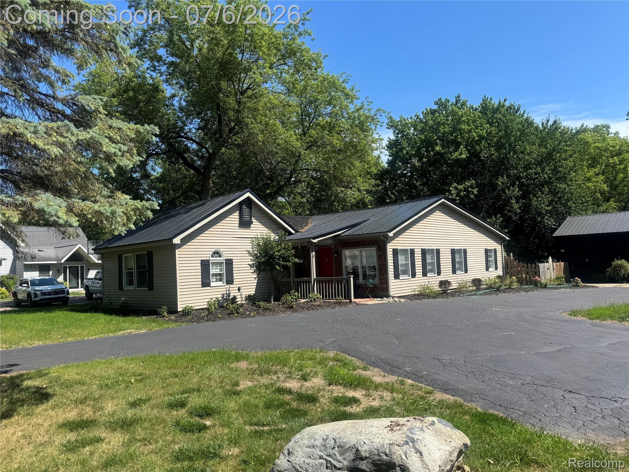 308 North Seymour Road Flushing, MI 48433 - Photo 2 of 5 Ranch-style residence featuring light-colored siding and a dark metal roof