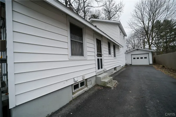 $289,900 | 307 Lomond Place, Utica, NY 13502