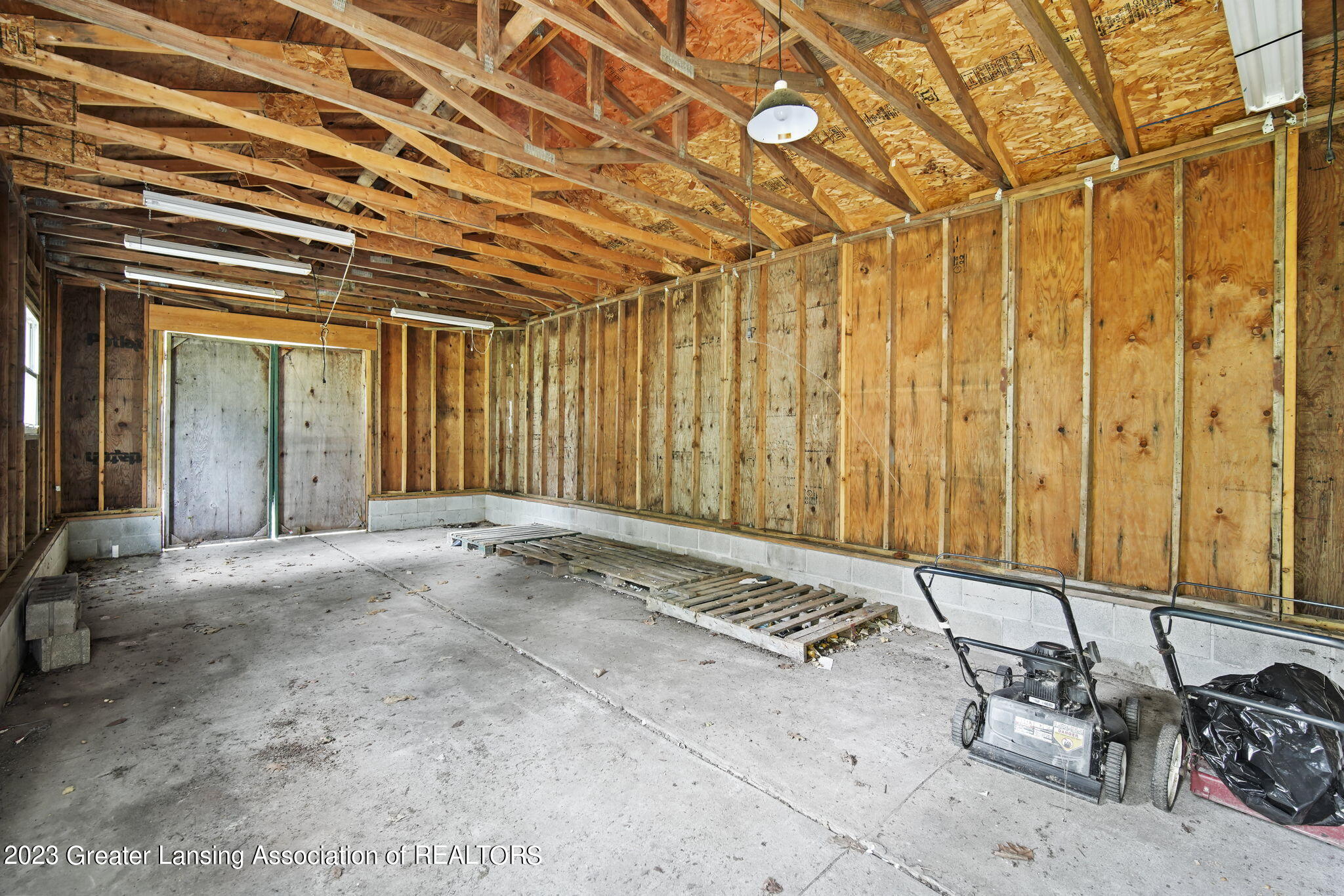 10652 West Jolly Road Lansing, MI 48911 - Photo 19 of 20 22-web-or-mls-DSC03261