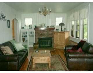 224 Arden Road Mt. Lebanon, PA 15216 - Photo 2 of 8 Living Room.