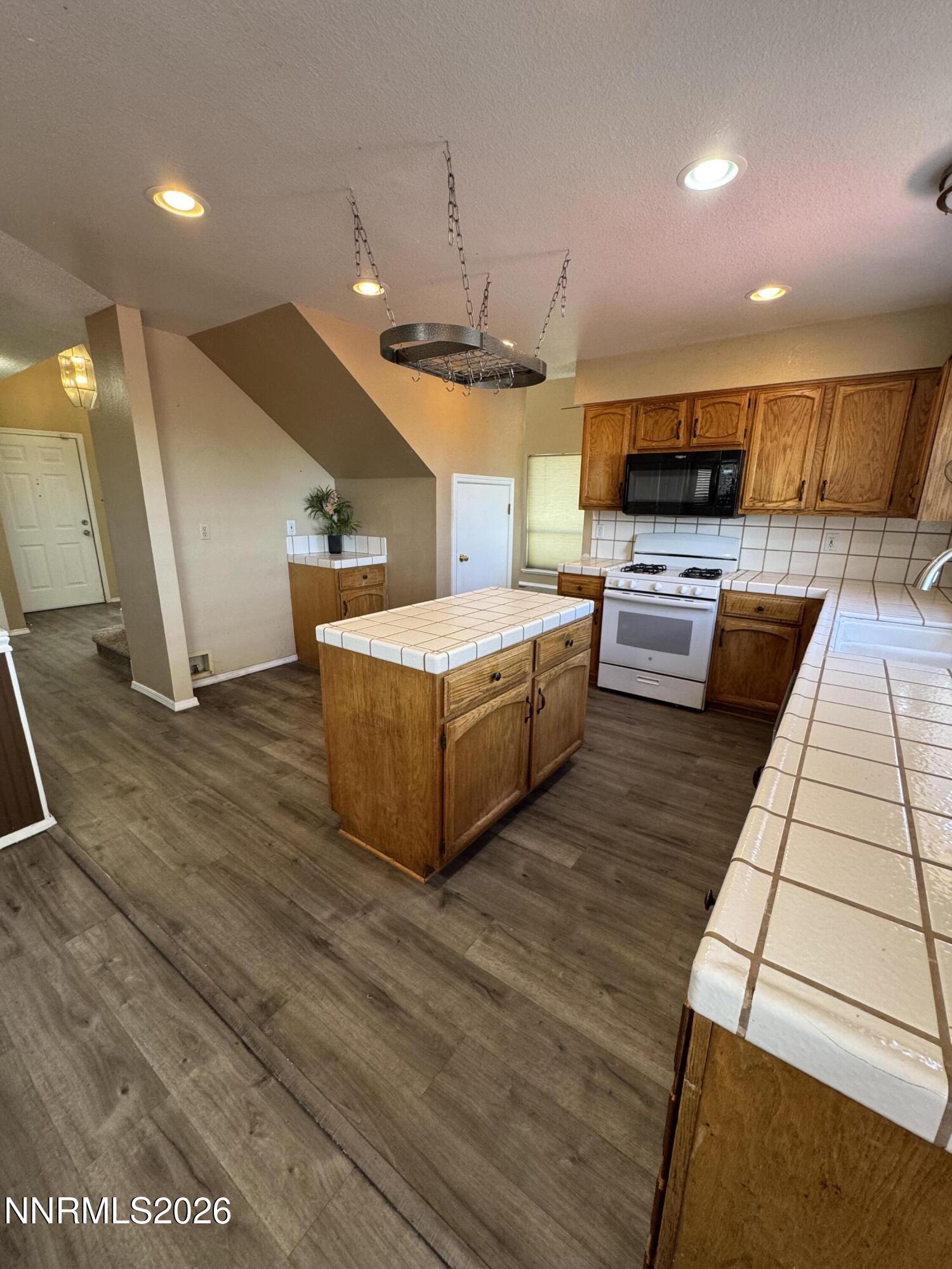 998 Edgecliff Drive Reno, NV 89523 - Photo 10 of 36 IMG_7066