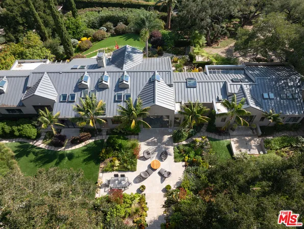 a view of a house with a yard and a fountain