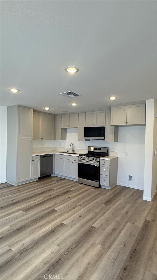 484 Live Oak Road Lompoc, CA 93436 - Photo 4 of 20 Dining Room and Kitchen