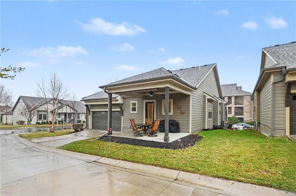 8554 Barstow Street Lenexa, KS 66219 - Photo 2 of 25