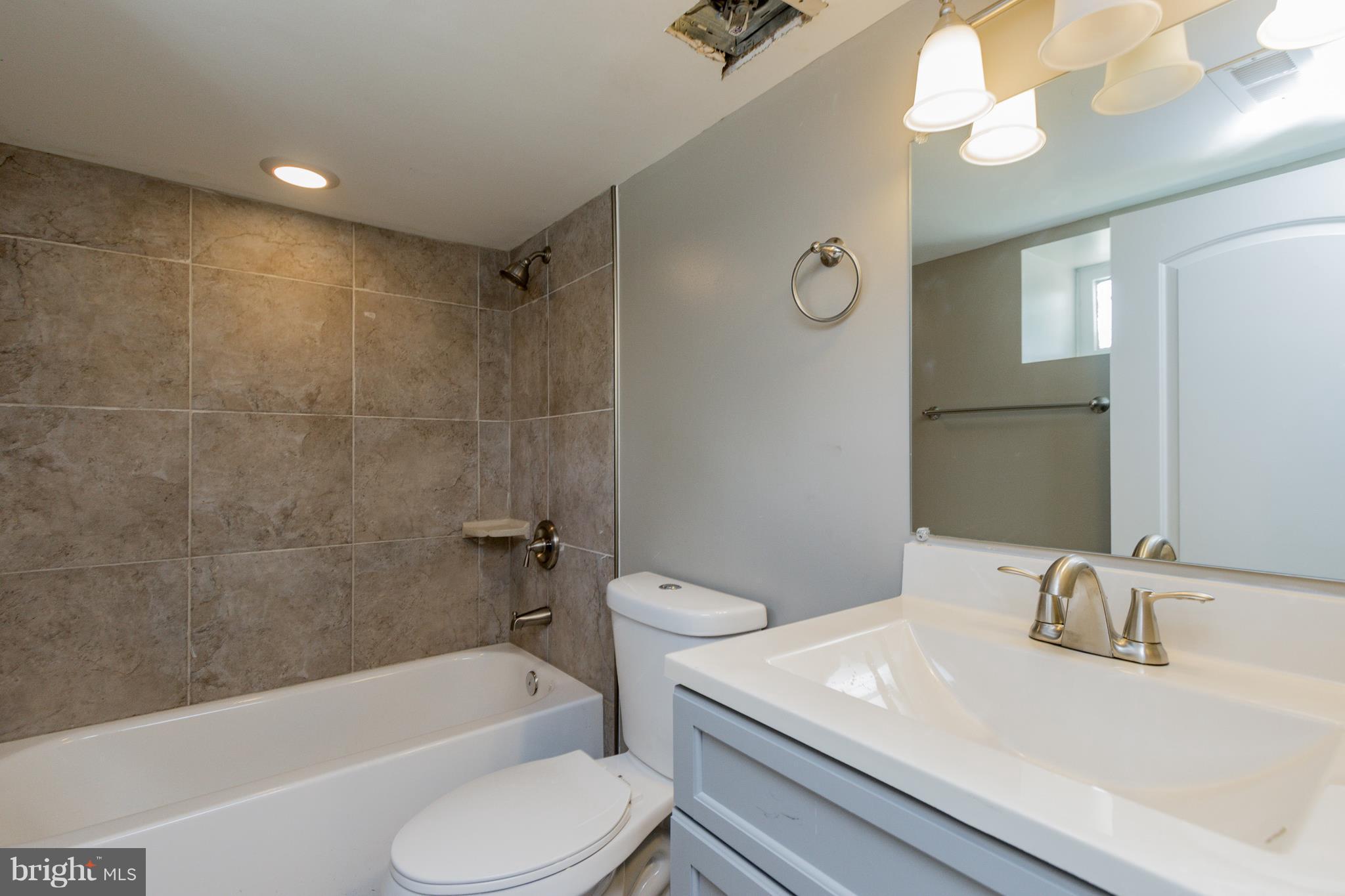 4011 Barrington Road Baltimore, MD 21207 - Photo 25 of 30 Bath