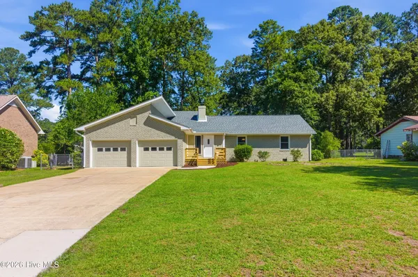 $384,900 | 409 Plantation Drive, New Bern, NC 28562