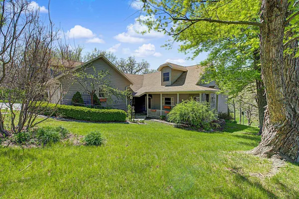 $595,000 | 11A83 Fairway Drive, Apple Canyon Lake, IL 61001