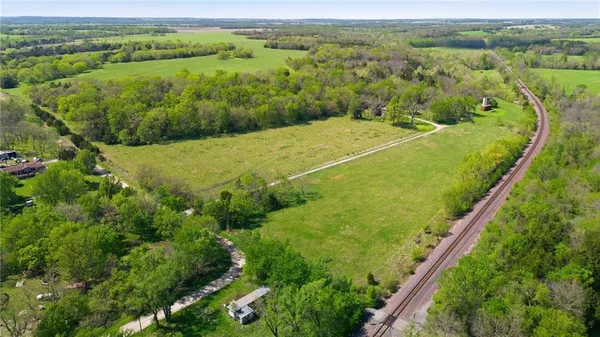 $375,000 | 5976 Cleveland Avenue, Parker, KS 66072