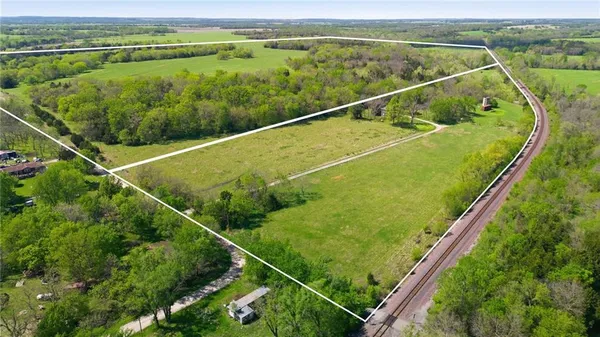 $375,000 | 5976 Cleveland Avenue, Parker, KS 66072