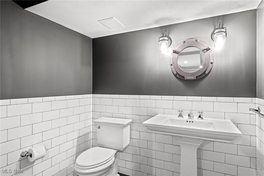 2860 Fontenay Road Cleveland, OH 44120 - Photo 41 of 48 Gallery Image 41