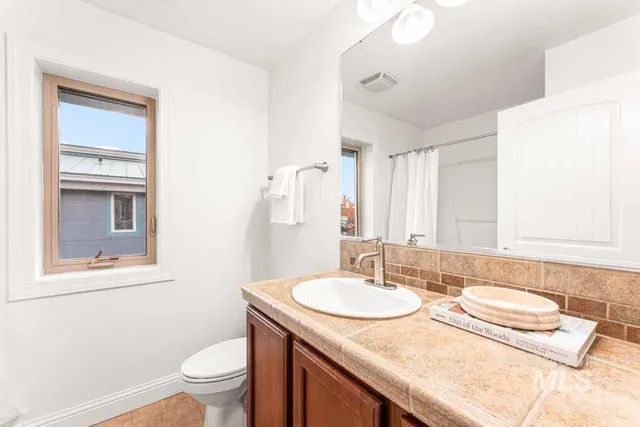 $685,000 | 424 East Thurman Mill Street, Garden City, ID 83714