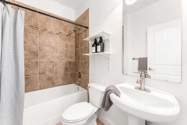 $685,000 | 424 East Thurman Mill Street, Garden City, ID 83714