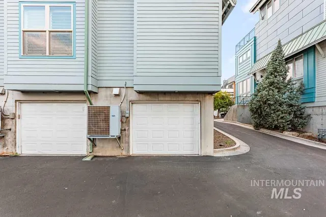 $685,000 | 424 East Thurman Mill Street, Garden City, ID 83714