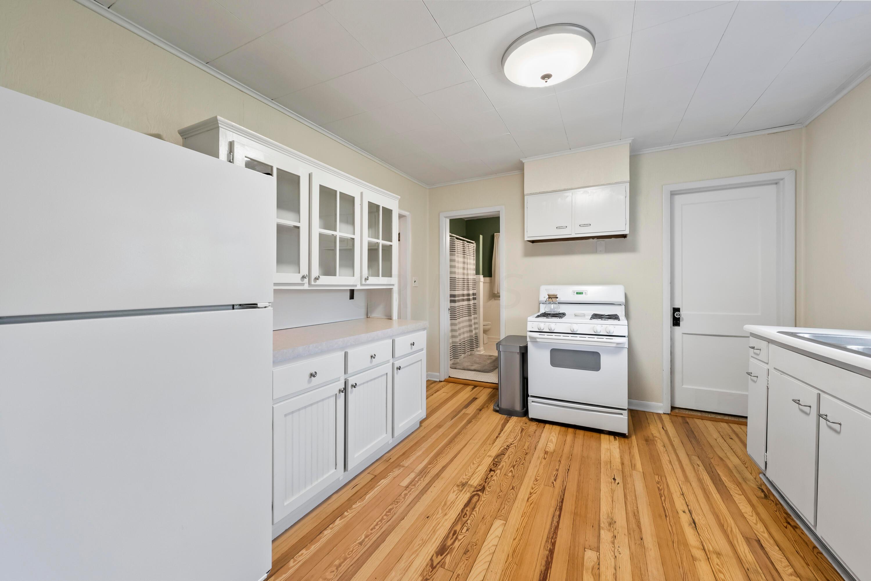 3189 McGuffey Road Columbus, OH 43224 - Photo 14 of 40 DSC00859