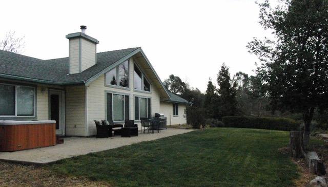 4536 Usona Road Mariposa, CA 95338 - Photo 2 of 54 Back of home, fully fenced 1/2 acre.