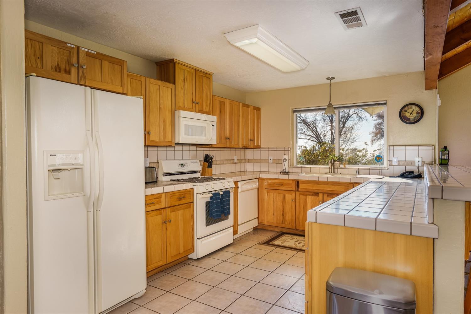 4536 Usona Road Mariposa, CA 95338 - Photo 7 of 54 Large, sunny kitchen with ample counter space.