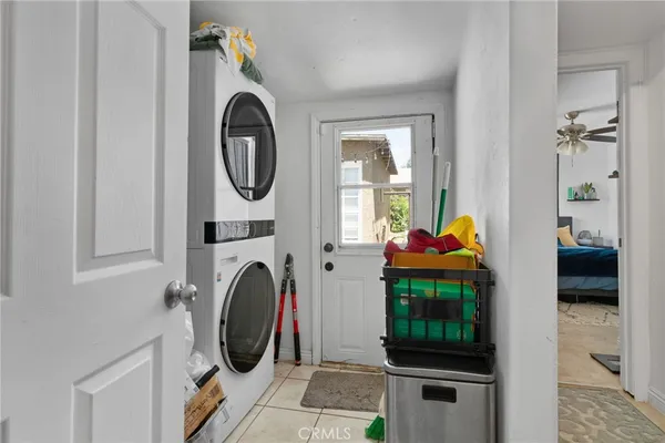 a view of a bedroom with washer and dryer