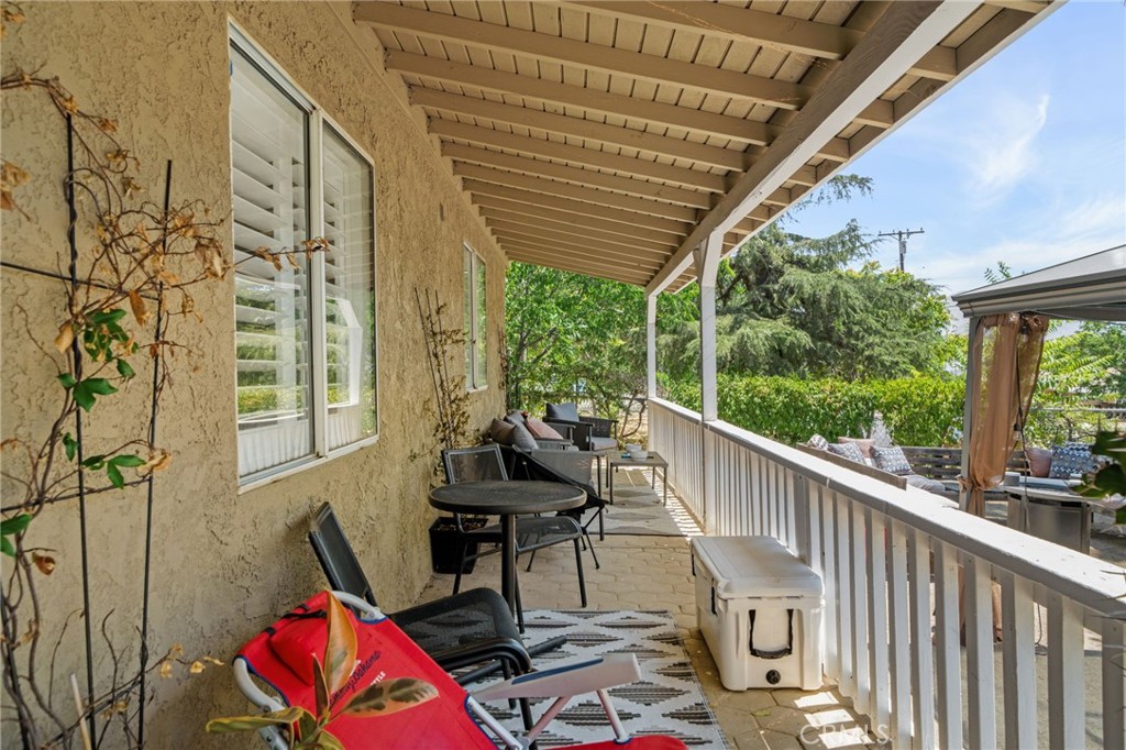 957 East George Street Banning, CA 92220 - Photo 4 of 44