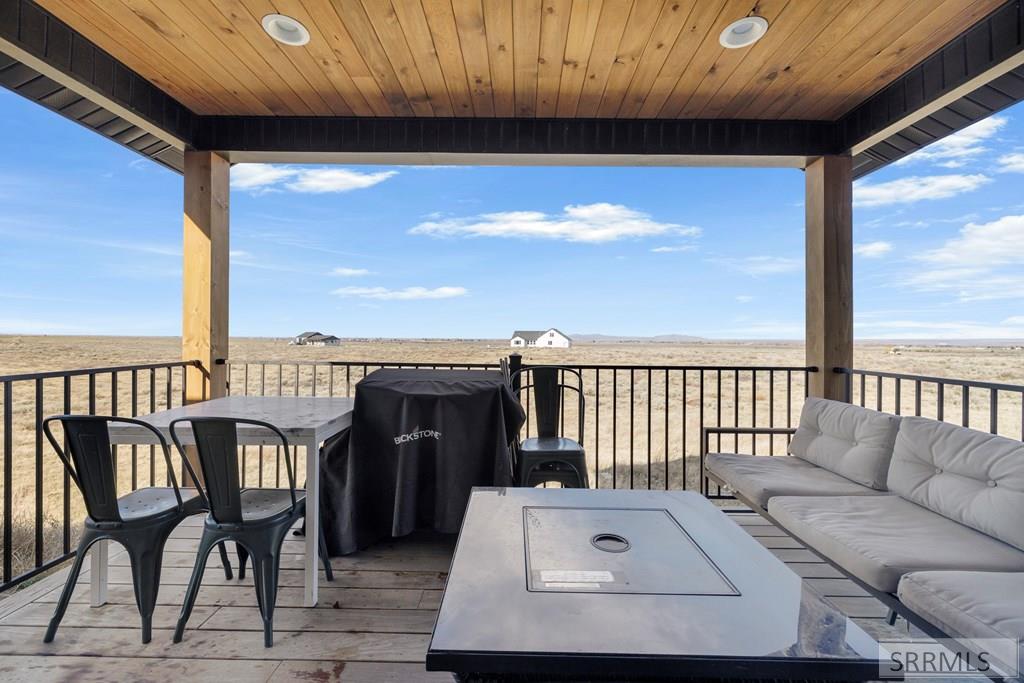 587 Springbrook Lane St. Anthony, ID 83445 - Photo 17 of 43 Covered Deck