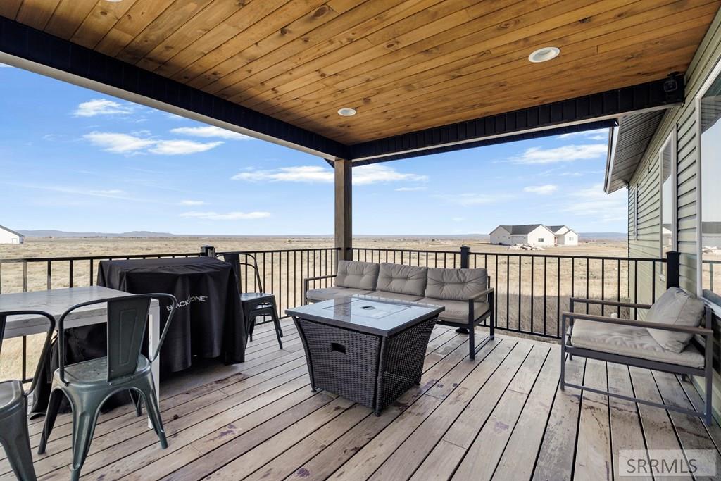 587 Springbrook Lane St. Anthony, ID 83445 - Photo 18 of 43 Covered deck