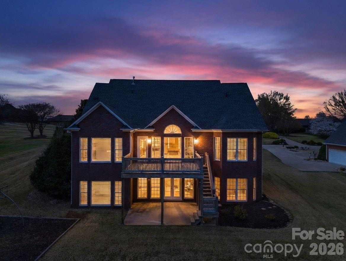 139 North Woodfin Ridge Drive Inman, SC 29349 - Photo 41 of 48 a backyard of a house with table and chairs
