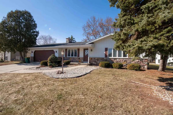 $275,000 | 520 Willow Drive, Fond du Lac, WI 54935