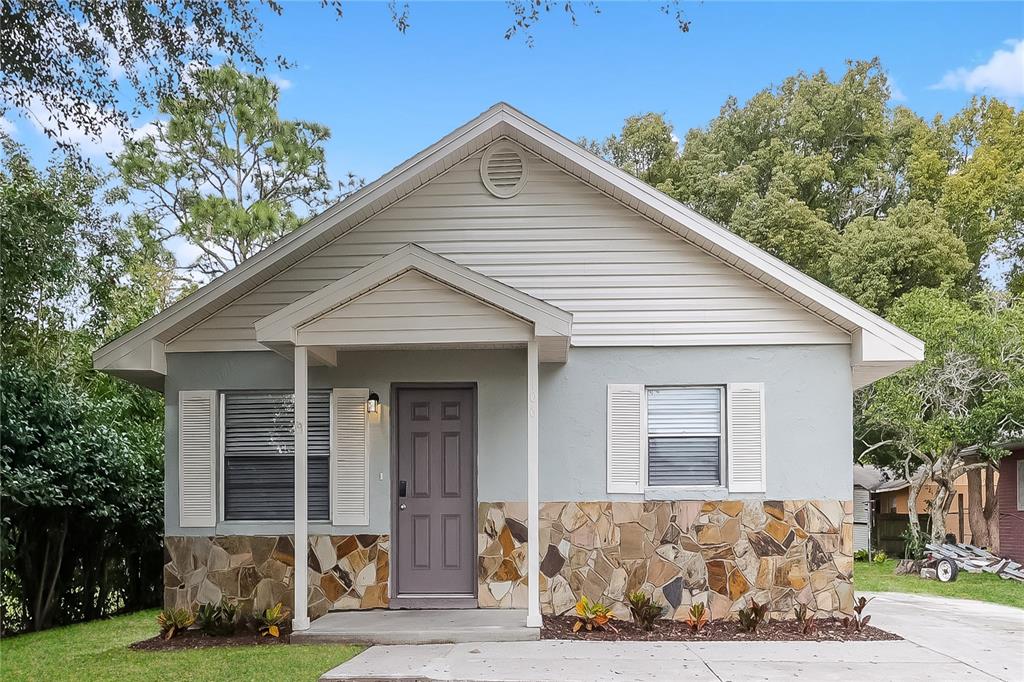 106 16th Street St. Cloud, FL 34769 - Photo 1 of 1 a front view of a house with garden