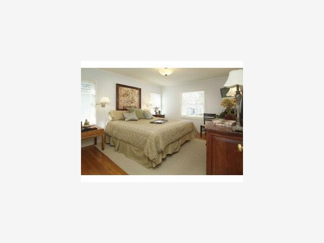 475 Chatham Road Burlingame, CA 94010 - Photo 4 of 7 Gallery Image 4