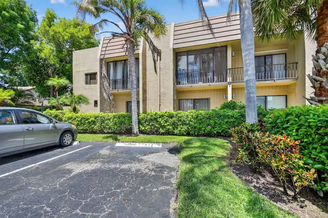 $188,000 | 4661 Fountains Drive South, Unit 112, Lake Worth, FL 33467