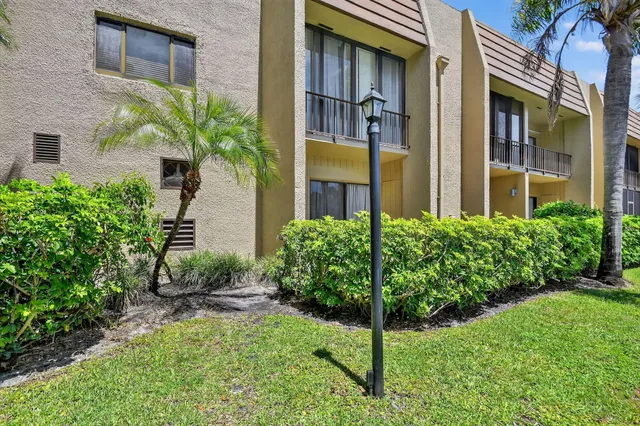 $188,000 | 4661 Fountains Drive South, Unit 112, Lake Worth, FL 33467