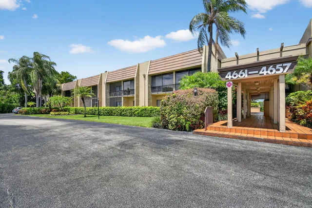 $188,000 | 4661 Fountains Drive South, Unit 112, Lake Worth, FL 33467