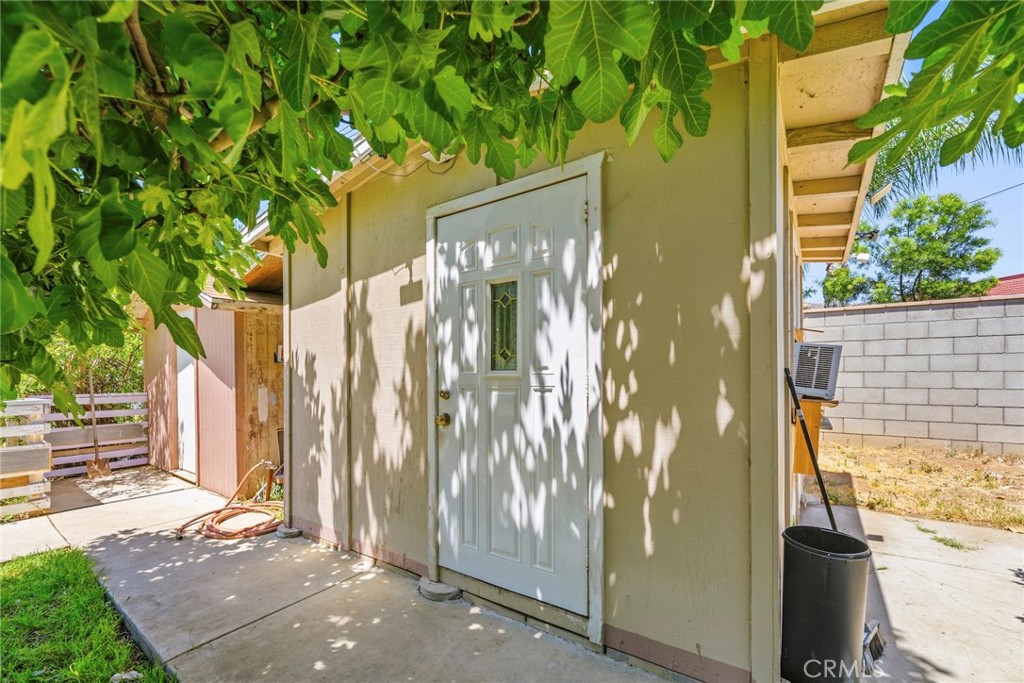 10363 Wagner Way Riverside, CA 92505 - Photo 20 of 26 a view of a small yard