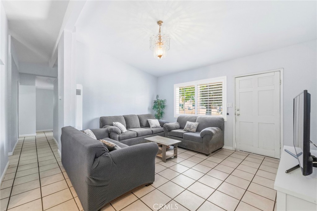10363 Wagner Way Riverside, CA 92505 - Photo 3 of 26 a living room with furniture and a window