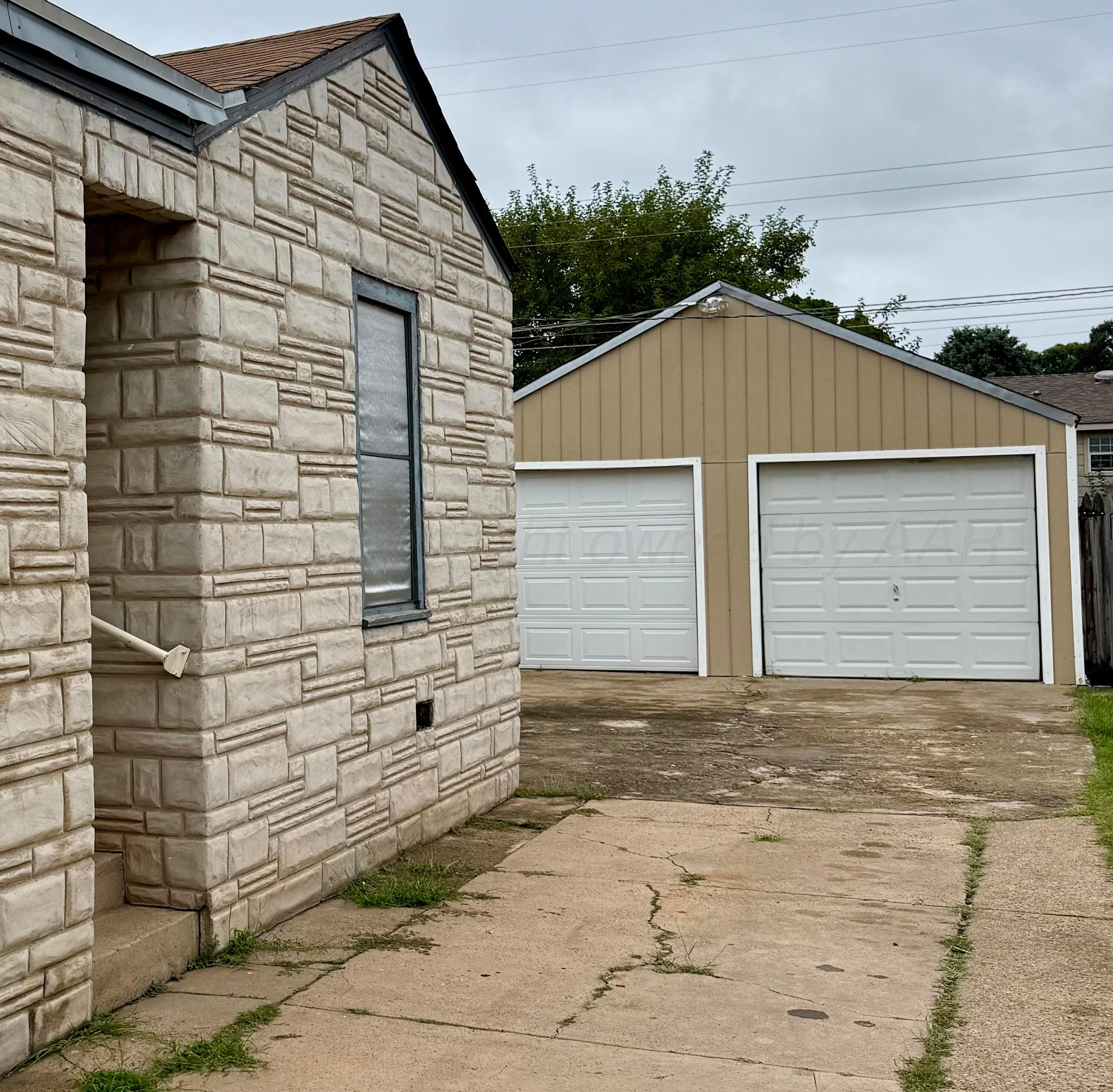 1405 Jennings Street Borger, TX 79007 - Photo 2 of 10 a view of house with backyard