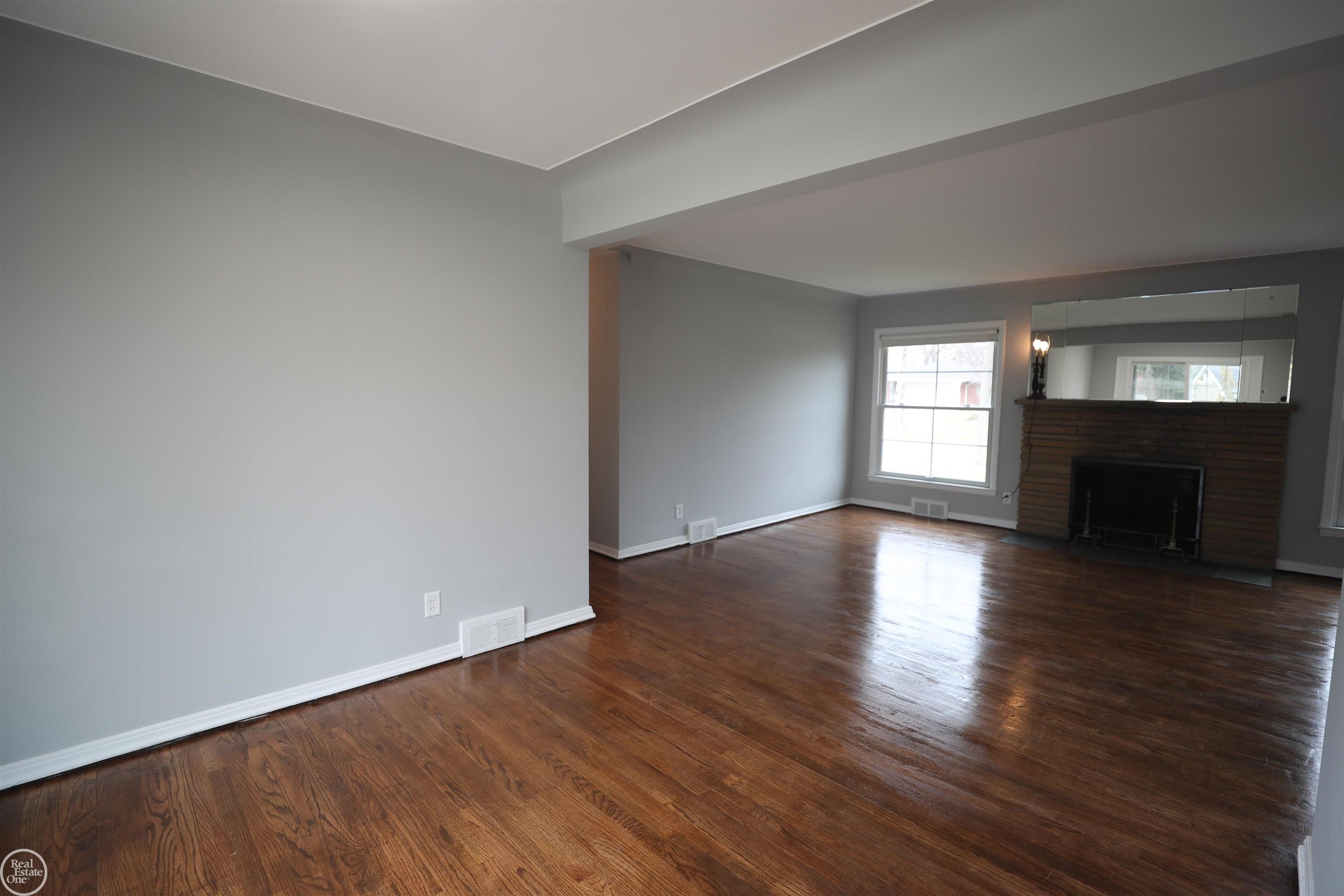 1111 South Renaud Road Grosse Pointe, MI 48236 - Photo 13 of 38 50103250-12.JPG
