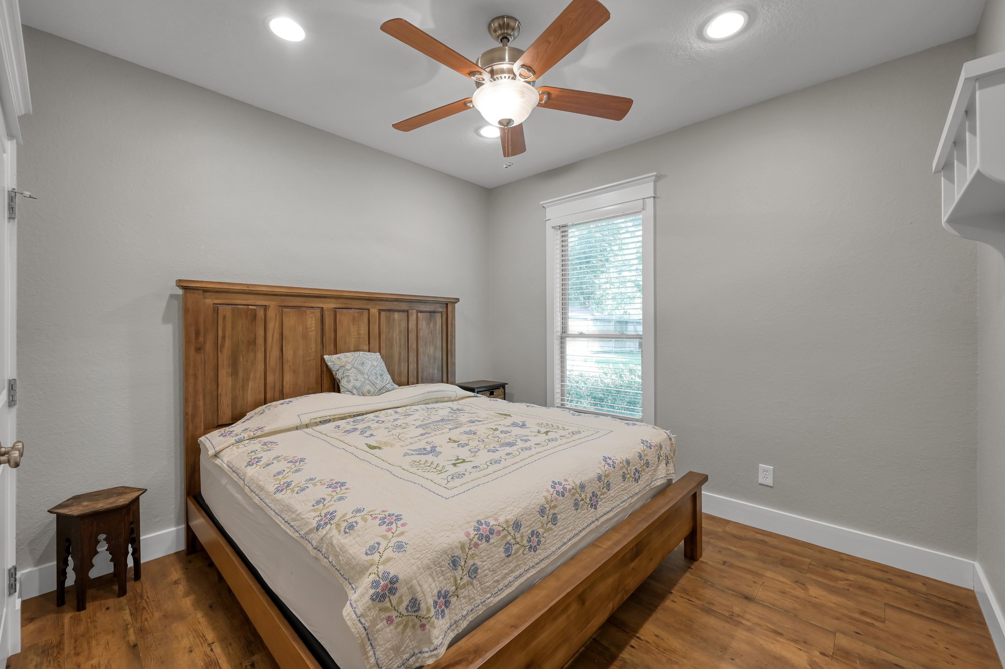 1615 Melissa Drive Spring, TX 77386 - Photo 16 of 40 2nd Bedroom downstairs