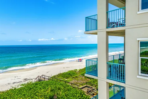 a view of a backyard with an ocean