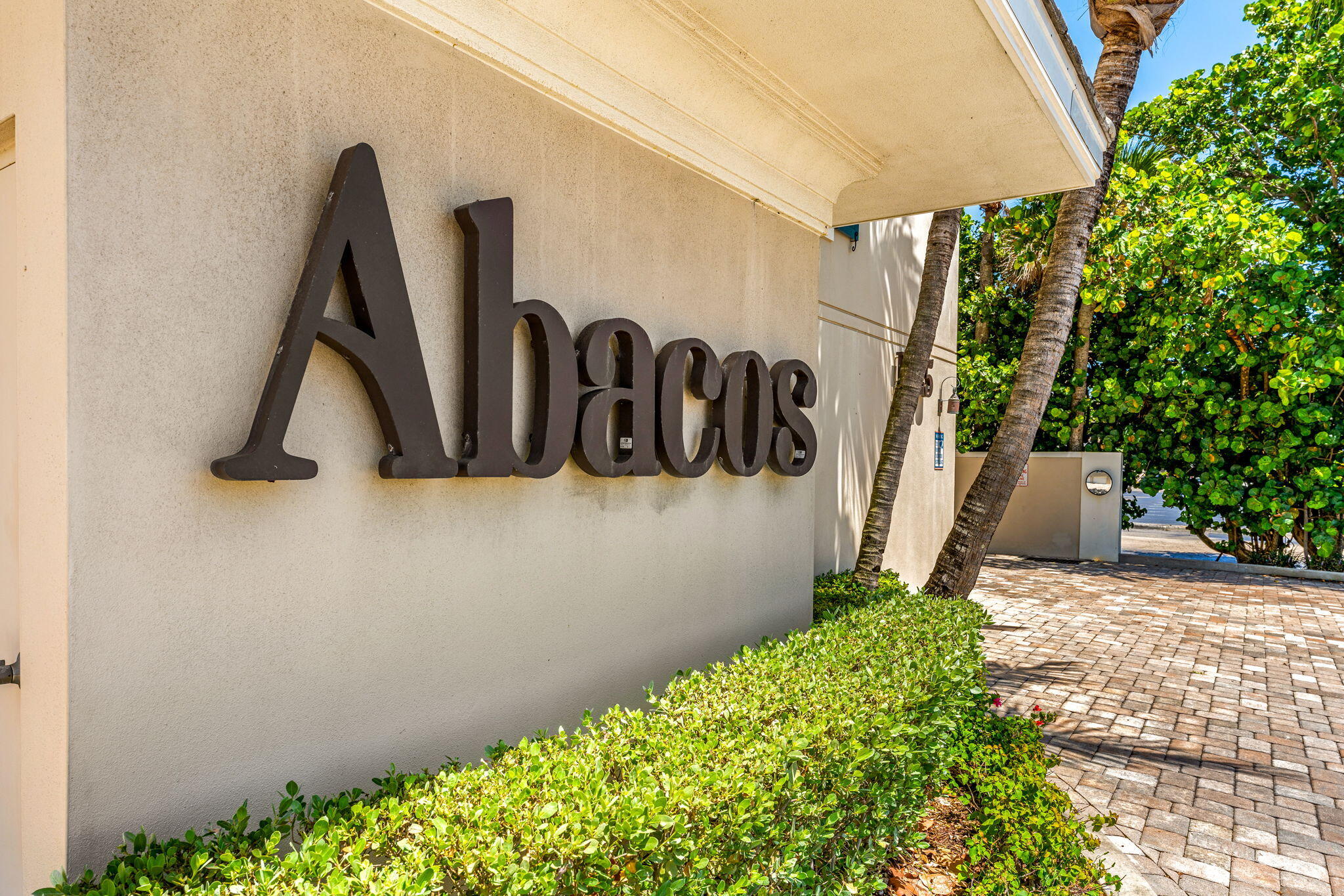 1725 North Hwy A1A, Unit 401 Indialantic, FL 32903 - Photo 37 of 39 a view of small yard