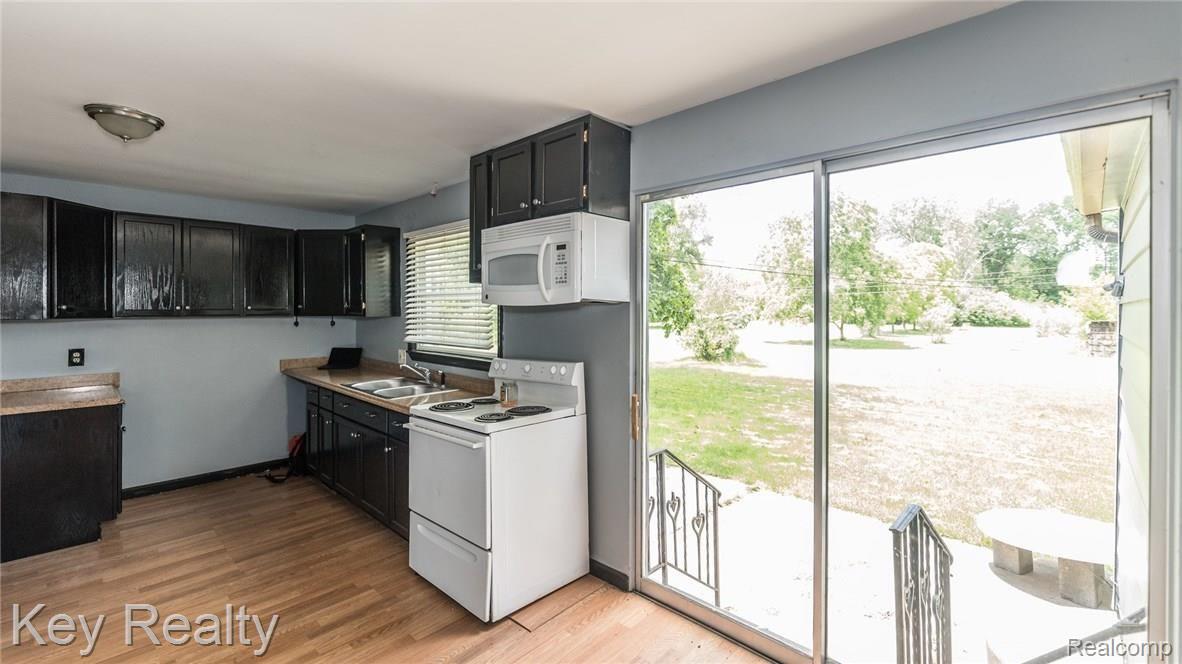 49626 Mott Road Canton, MI 48188 - Photo 5 of 35 8_4.jpg