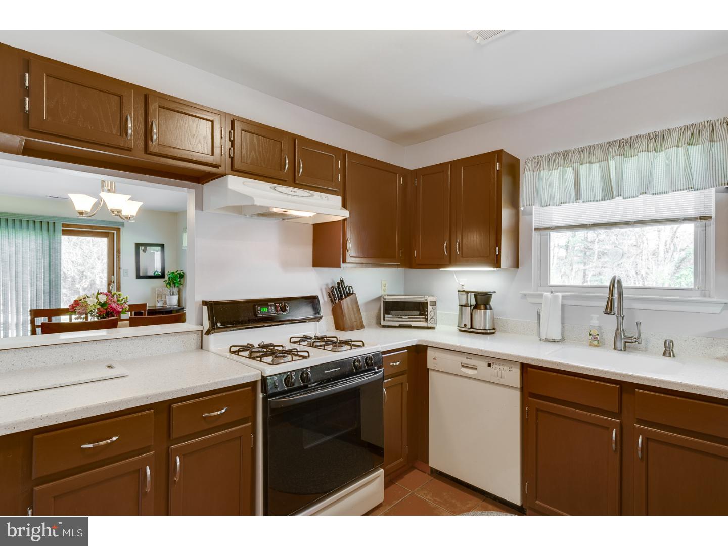6 Pebble Road East Windsor, NJ 08520 - Photo 10 of 25 Kitchen