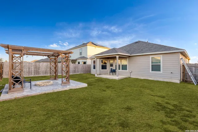 a view of a house with a backyard