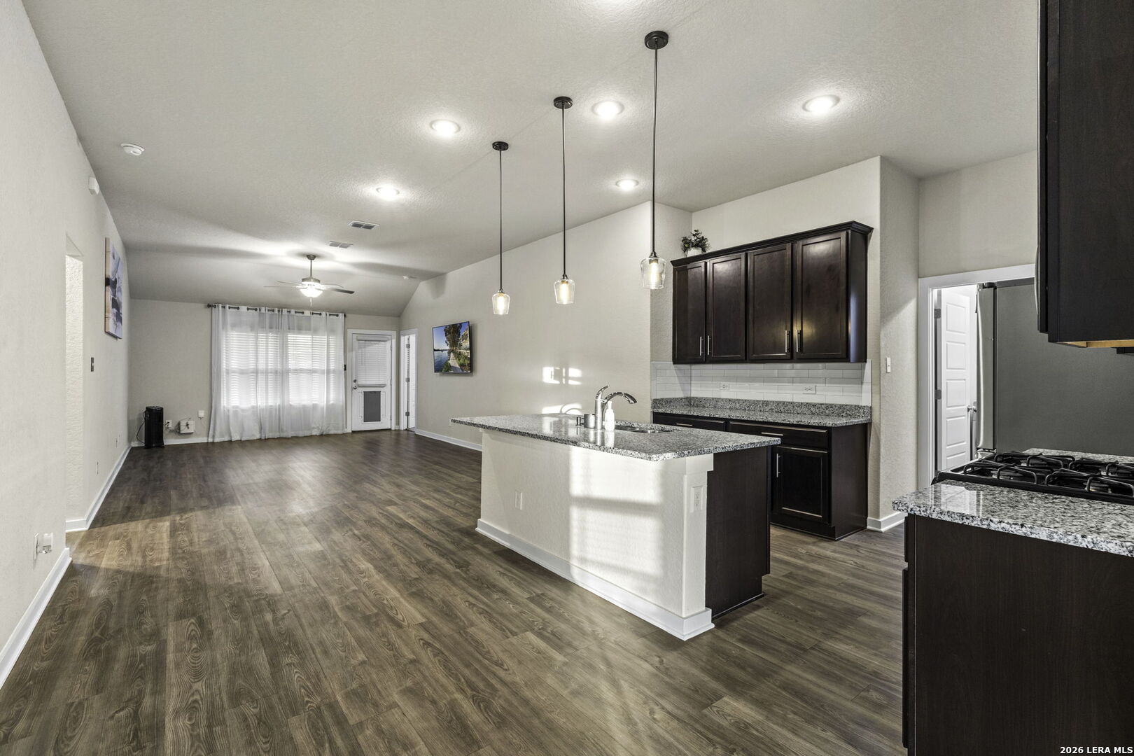 10759 Francisco Way Converse, TX 78109 - Photo 8 of 31