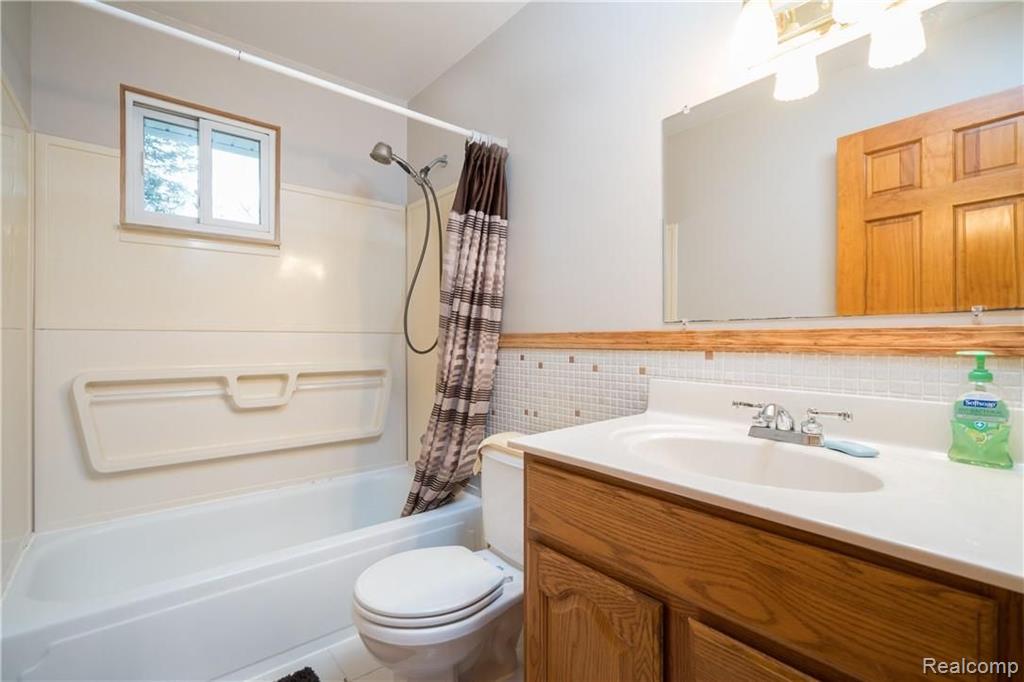 2725 Bridget Avenue Rochester Hills, MI 48307 - Photo 19 of 21