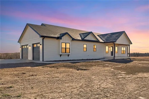 $699,999 | 7406 Southwest Docking Road, Auburn, KS 66402