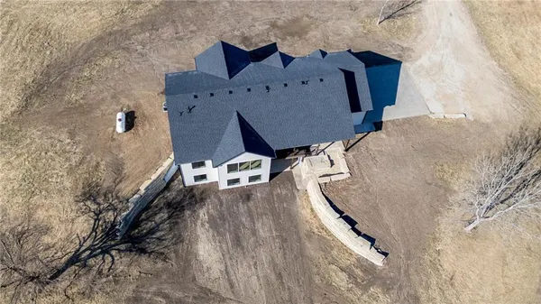 $699,999 | 7406 Southwest Docking Road, Auburn, KS 66402