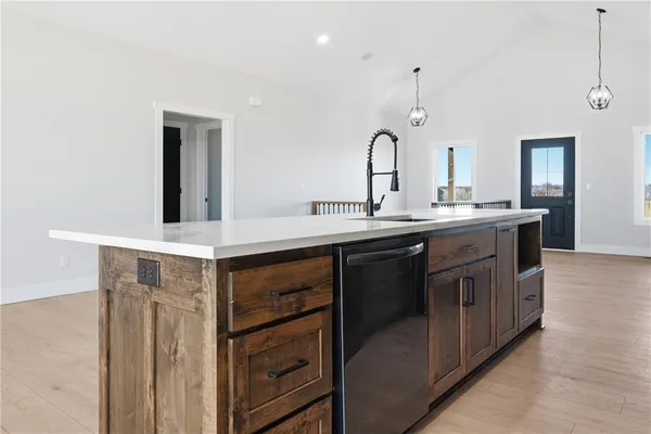 $699,999 | 7406 Southwest Docking Road, Auburn, KS 66402