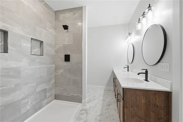 $699,999 | 7406 Southwest Docking Road, Auburn, KS 66402